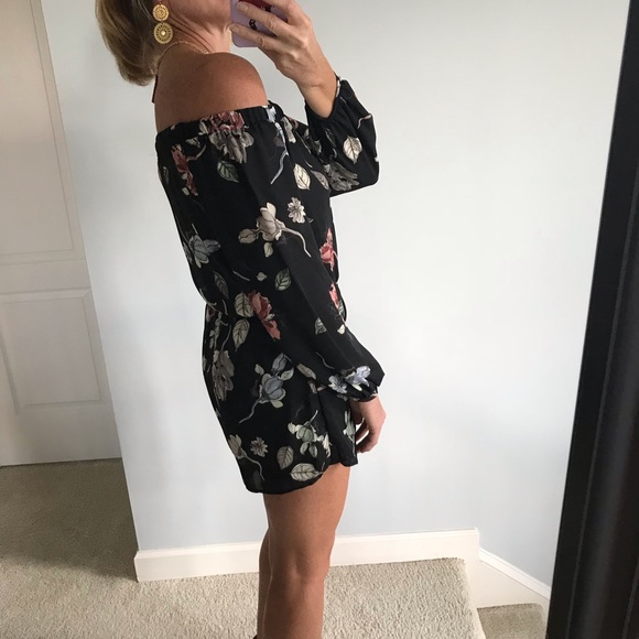 ❤️1 LARGE❤️Black Floral Off the Shoulder Romper - Picture 5 of 6